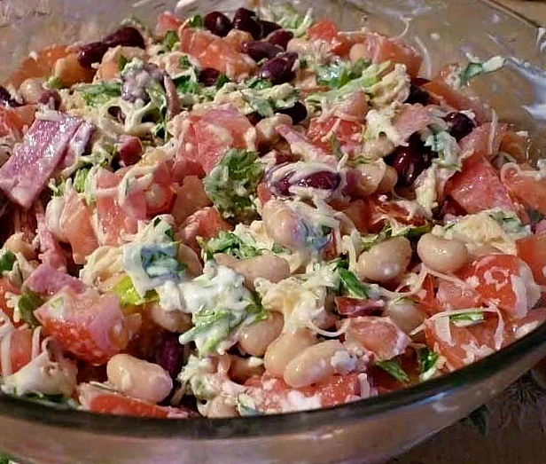 Салат Фасолька с копченой колбасой